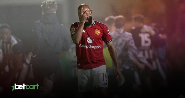 ناامیدی بازیکن منچستر یونایتد پس از شکست مقابل گریمزبی تاون در جام اتحادیه انگلیس