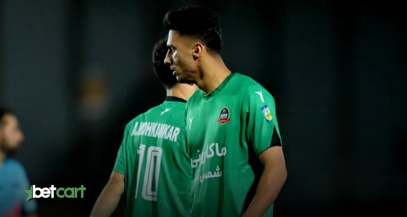 بازیکن شمس آذر قزوین در جریان مسابقه لیگ برتر ایران