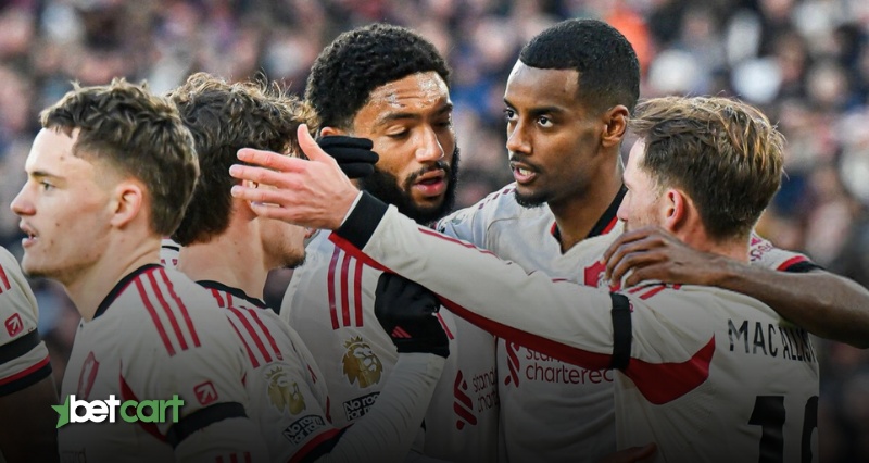 بازیکنان لیورپول در حال جشن گرفتن گل