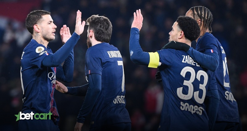 بازیکنان پاریسنژرمن در حال خوشحالی در بازی لیگ فرانسه ۲۰۲۵